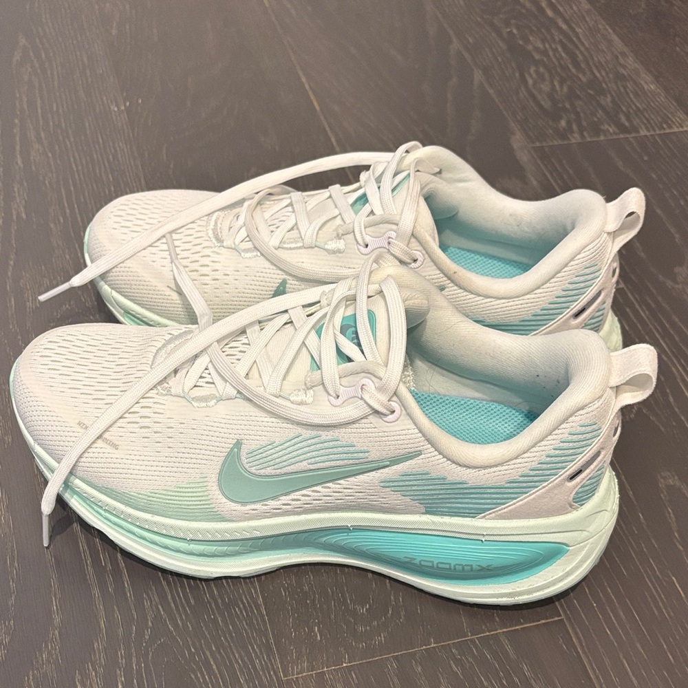 Nike Vomero 18 Women's White and Mint Sneakers